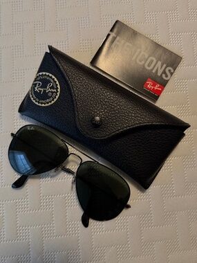 Ray Ban Classic Black Aviator Sunglasses, UNISEX. Worn once